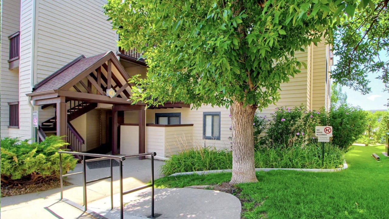 Photo of Outdoor in Englewood
