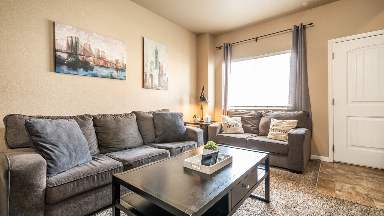 Photo of Livingroom in Security-Widefield