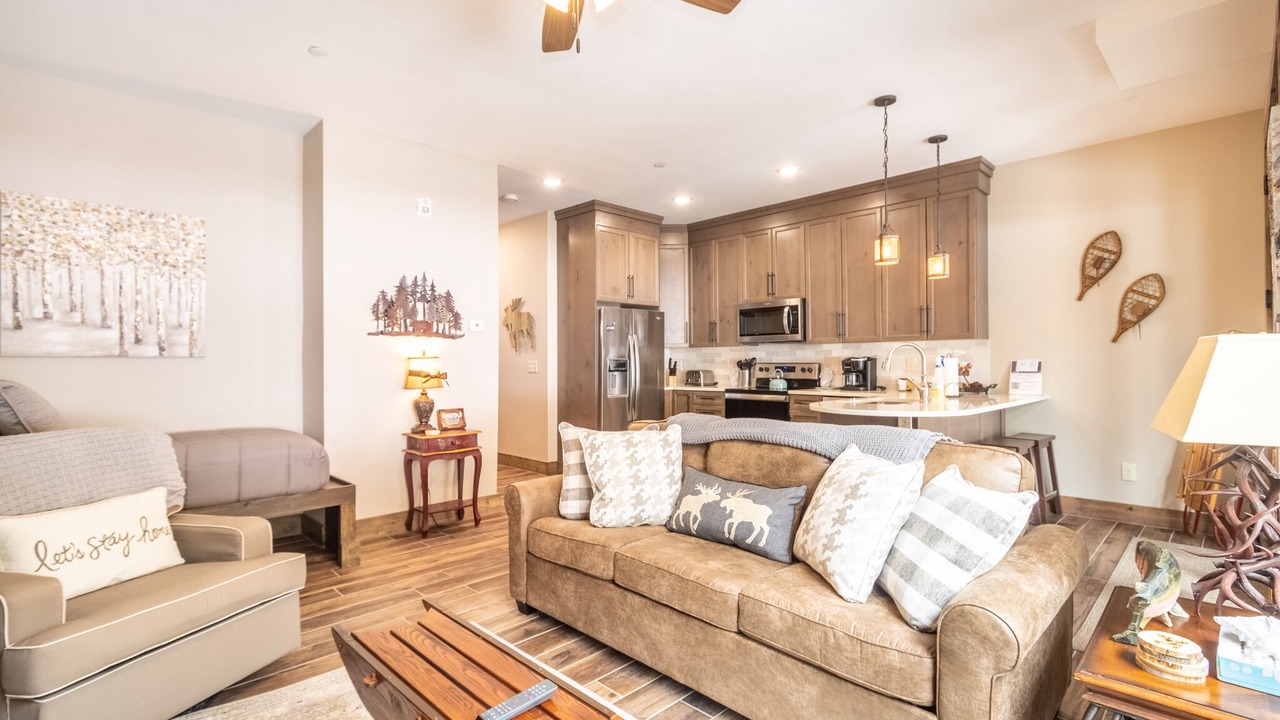 Photo of Livingroom in Lakeside Village