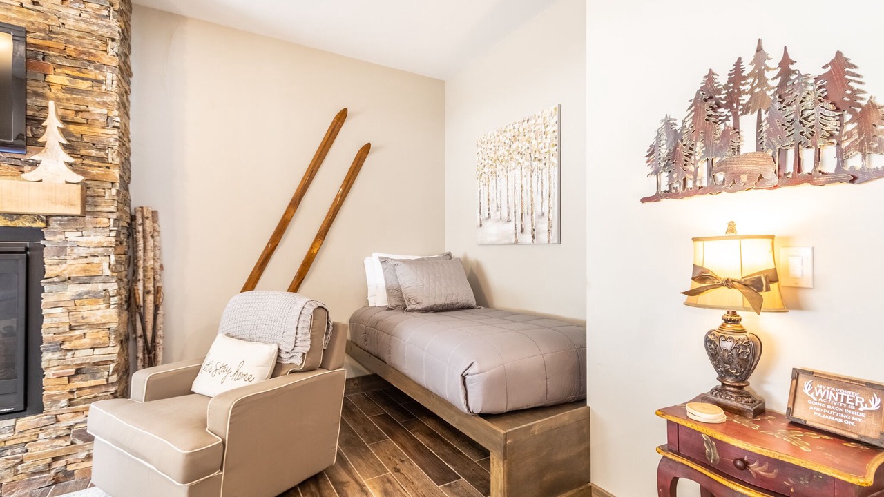 Photo of Livingroom in Lakeside Village