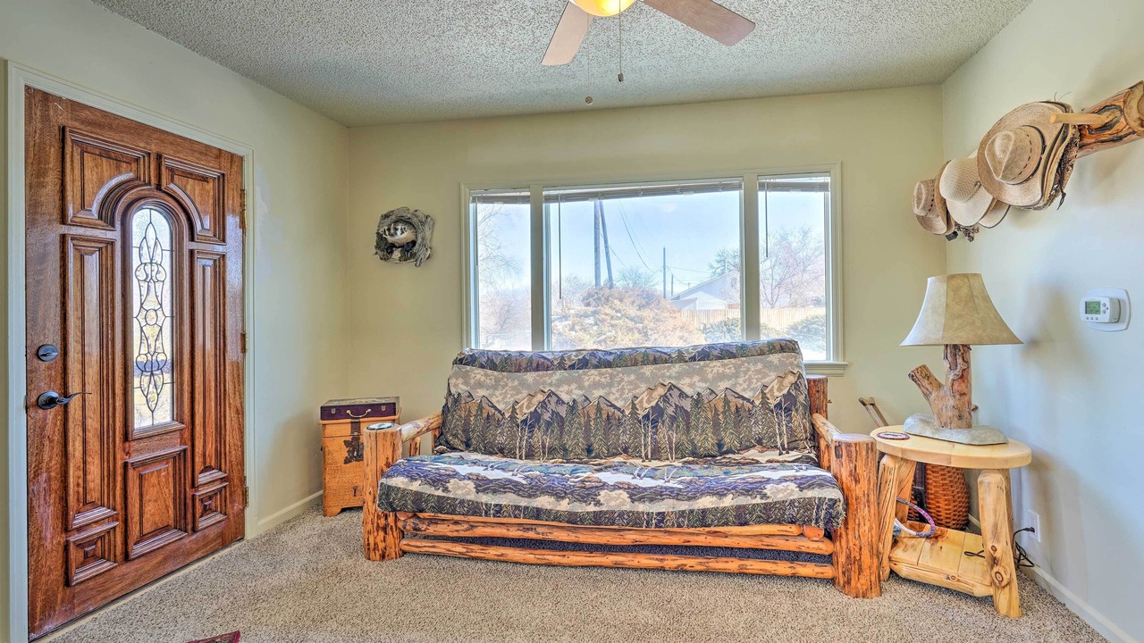 Photo of Livingroom in Canon City