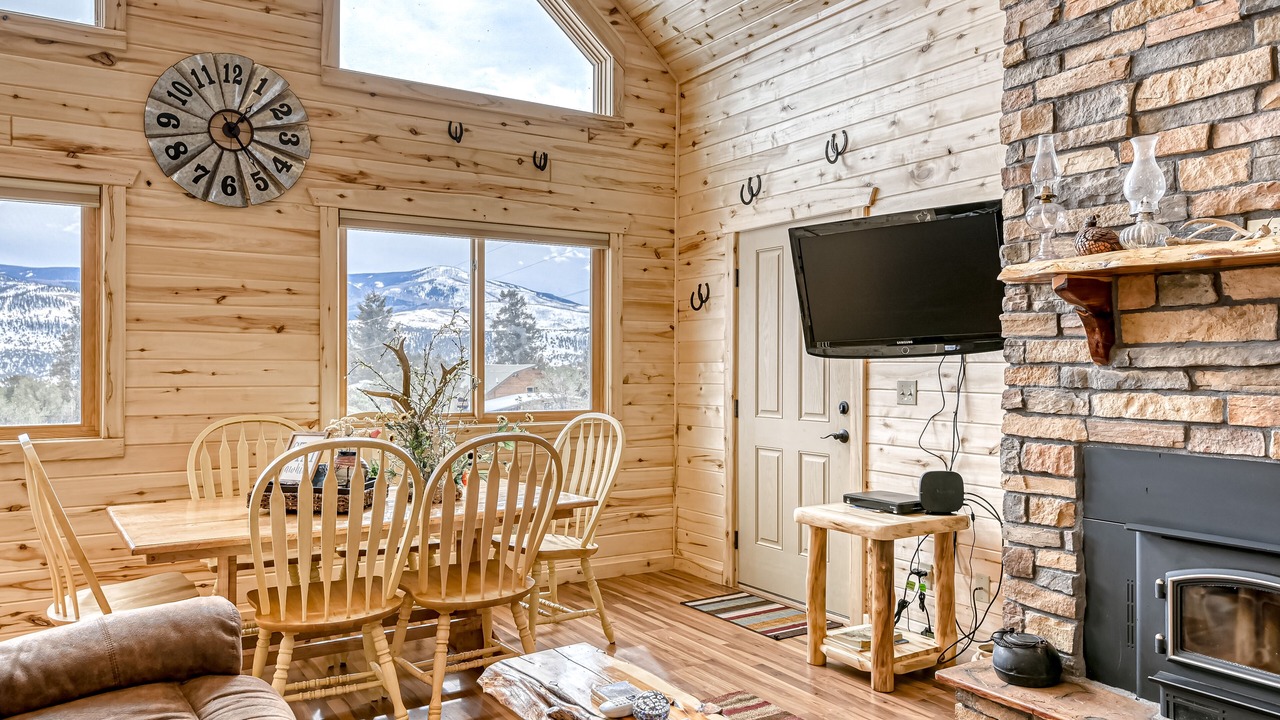 Photo of Livingroom in Alpine Village