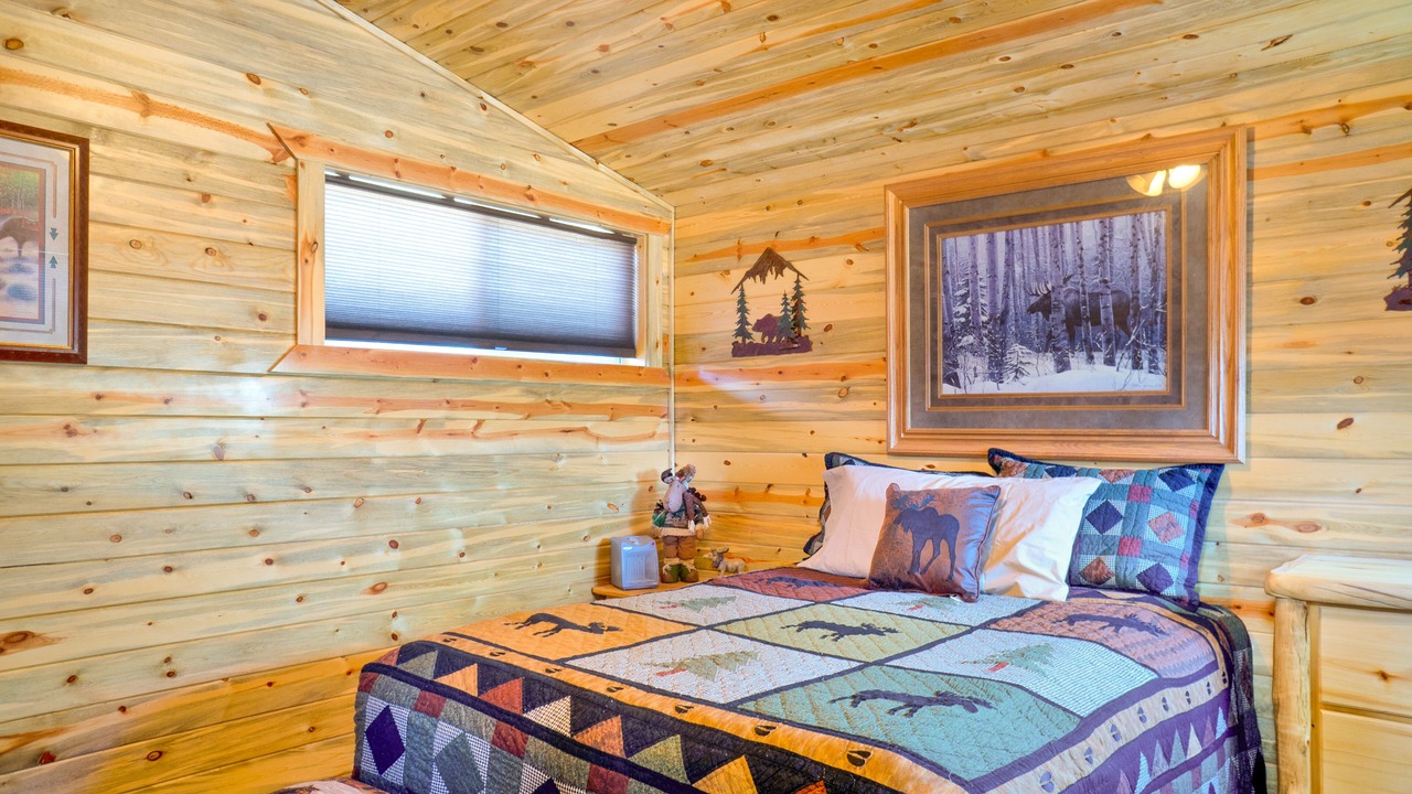 Photo of Bedroom in Alpine Village