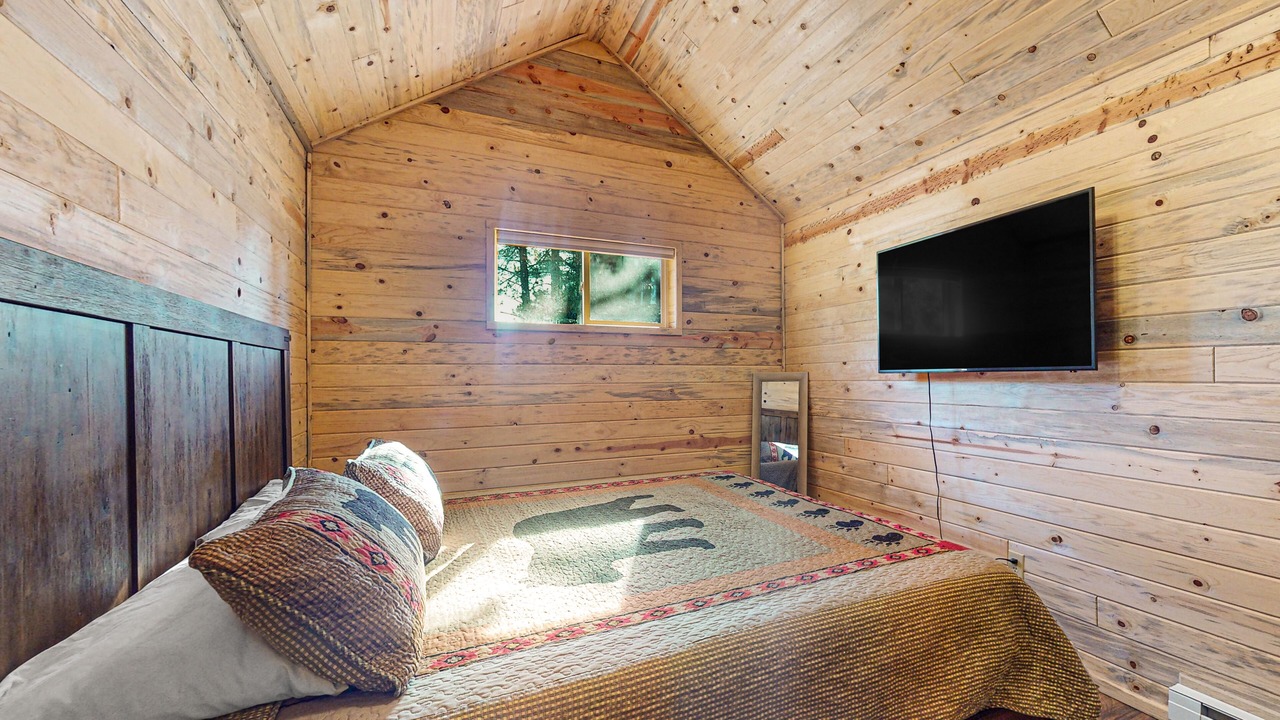 Photo of Bedroom in Ponderosa Pines