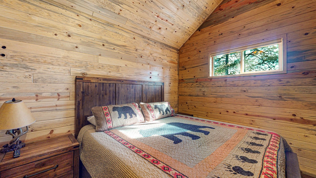 Photo of Bedroom in Ponderosa Pines