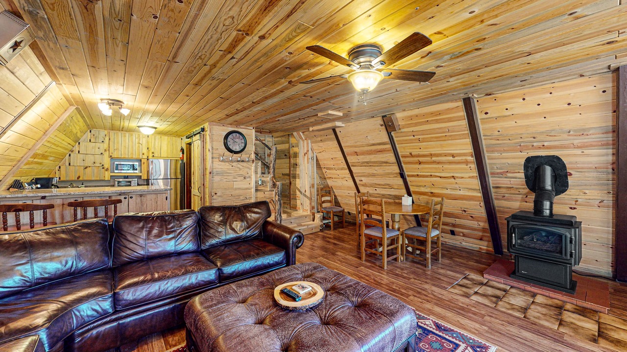 Photo of Livingroom in Ponderosa Pines