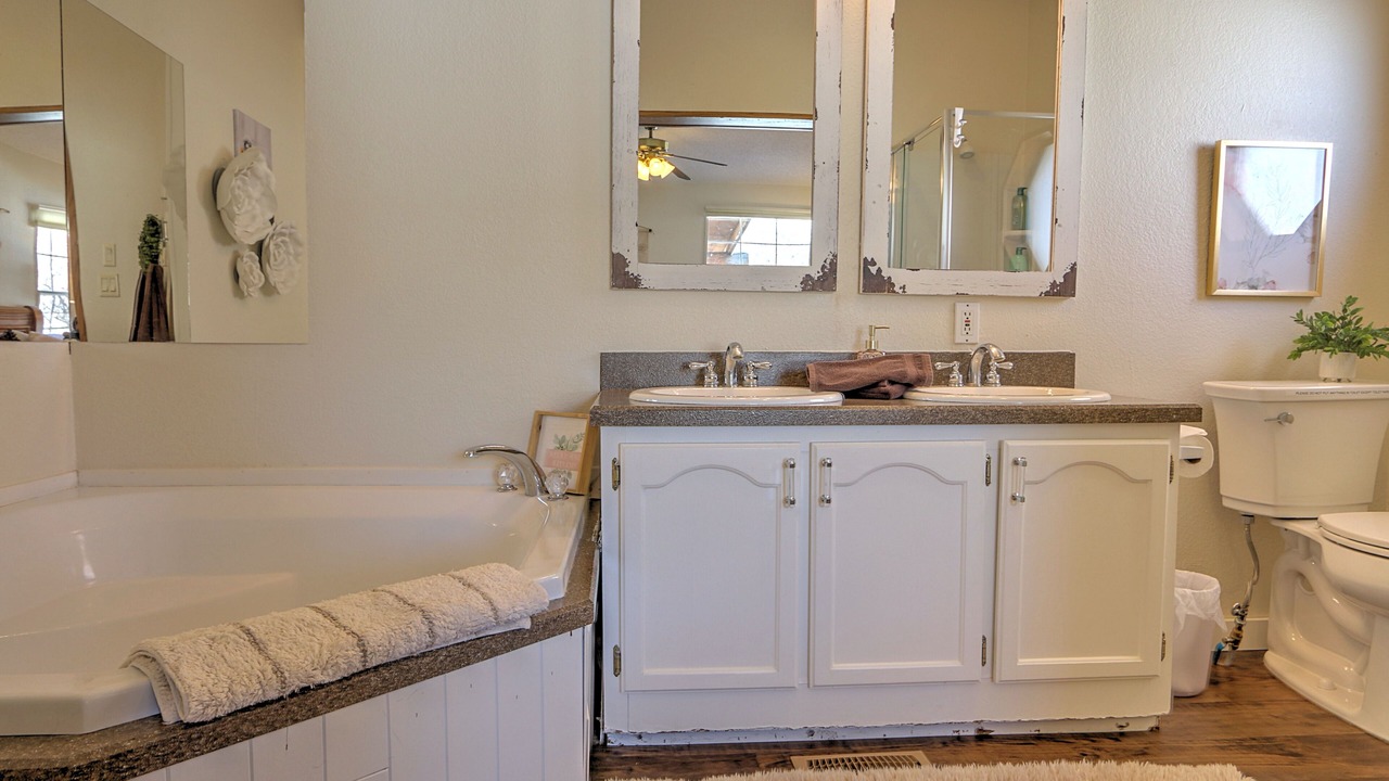 Photo of Bathroom in Silt