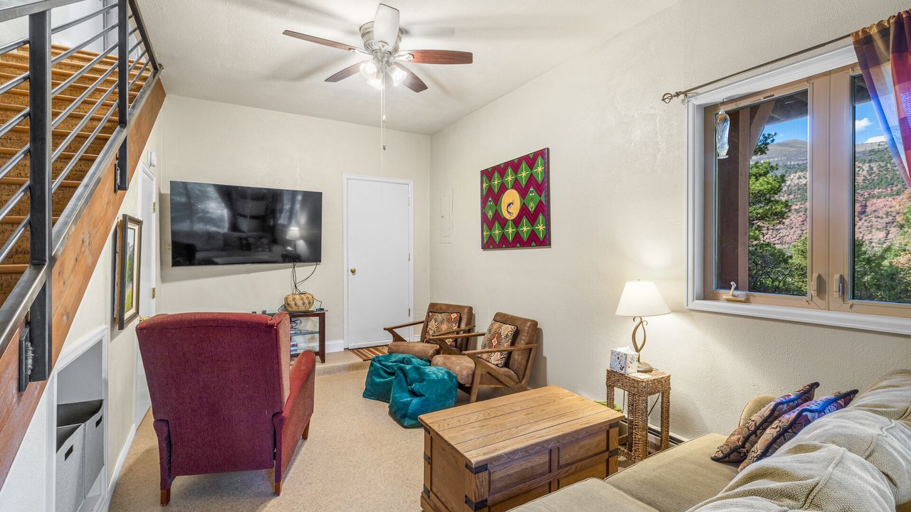 Photo of Livingroom in Idlewild Estates