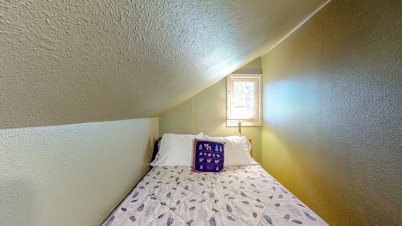 Photo of Bedroom in South Fork