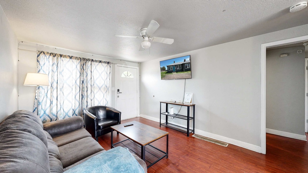 Photo of Livingroom in Dupont