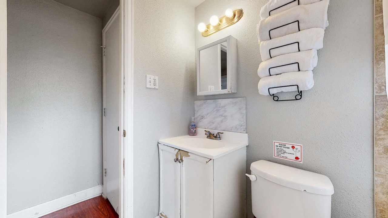 Photo of Bathroom in Dupont
