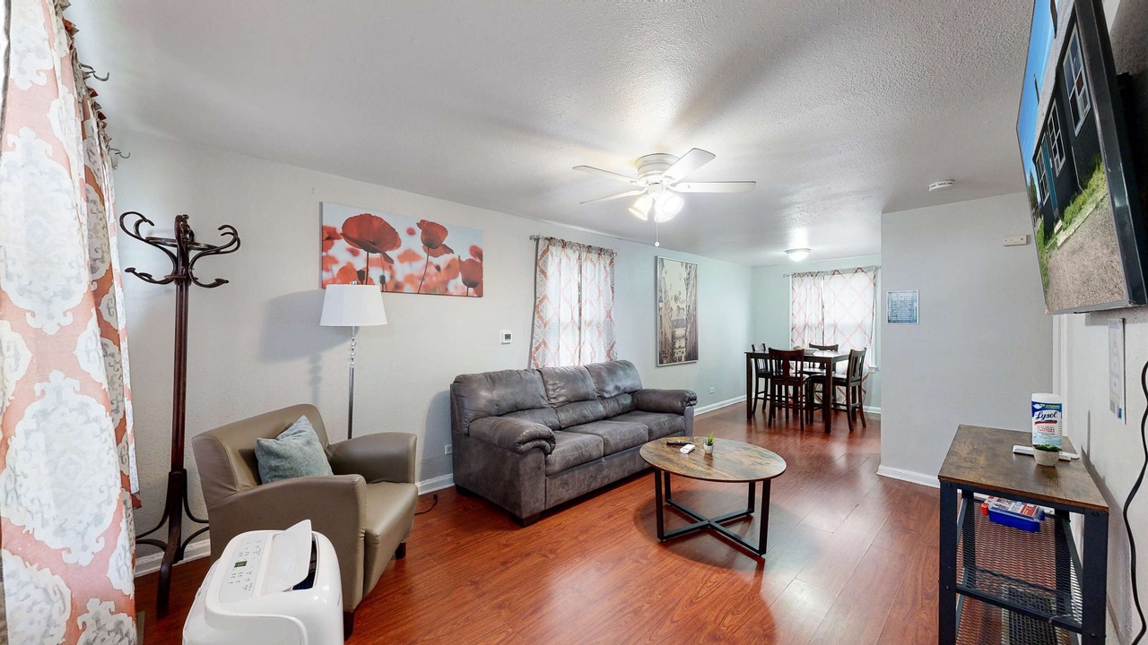 Photo of Livingroom in Dupont