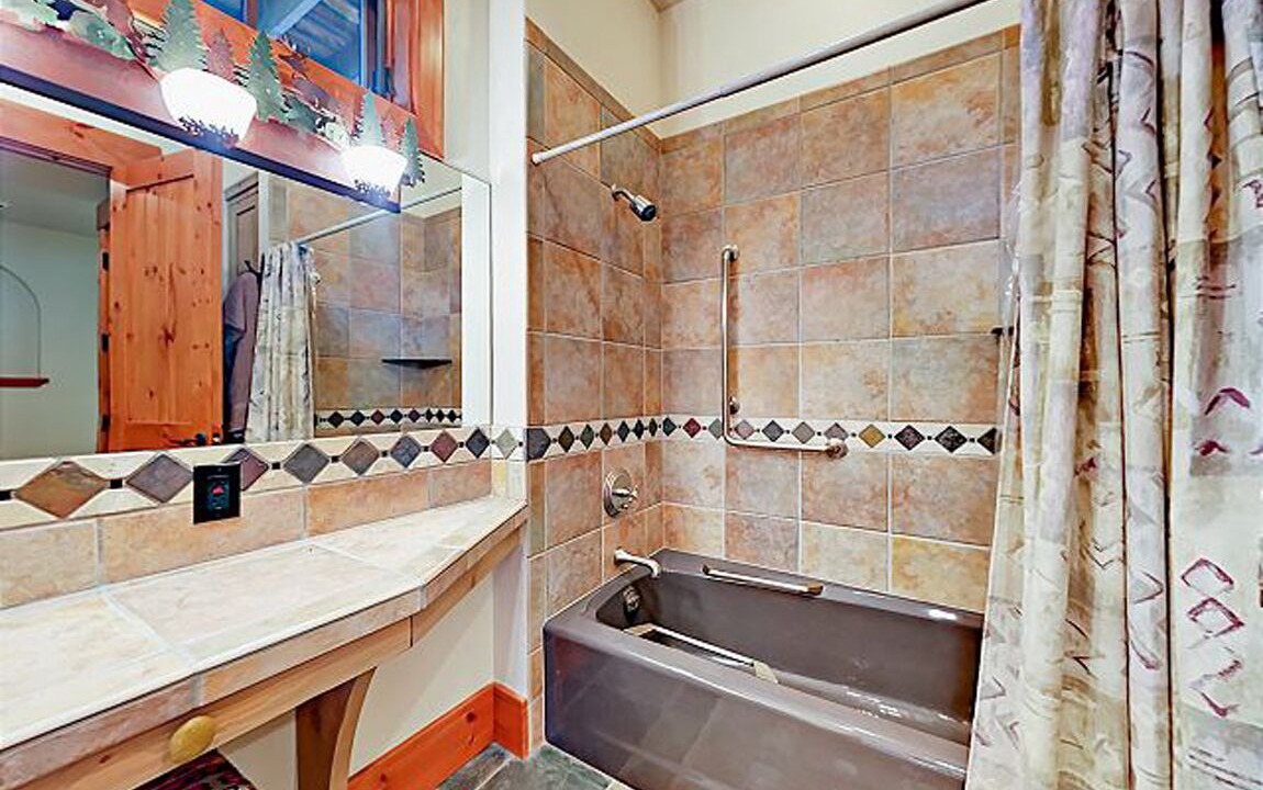 Photo of Bathroom in Highland Meadows
