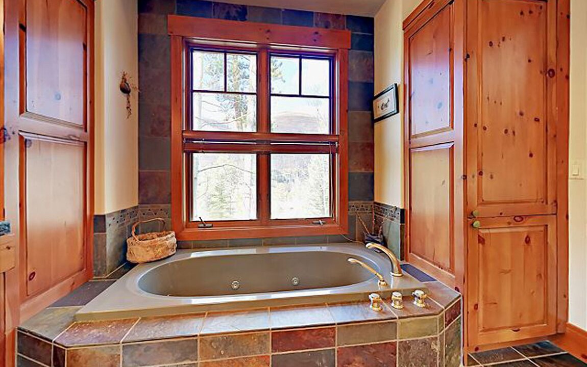 Photo of Bathroom in Highland Meadows