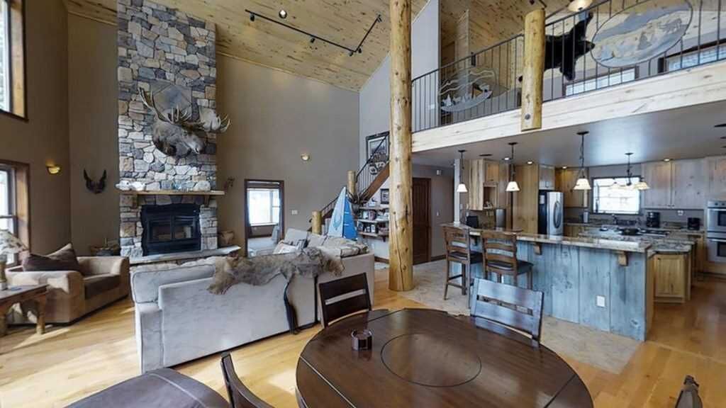 Photo of Livingroom in Lake City