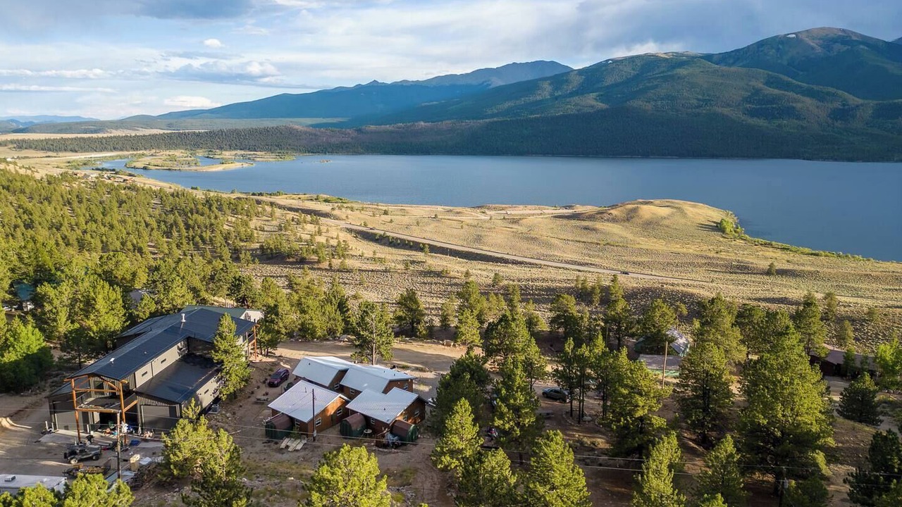 Photo of Others in Twin Lakes