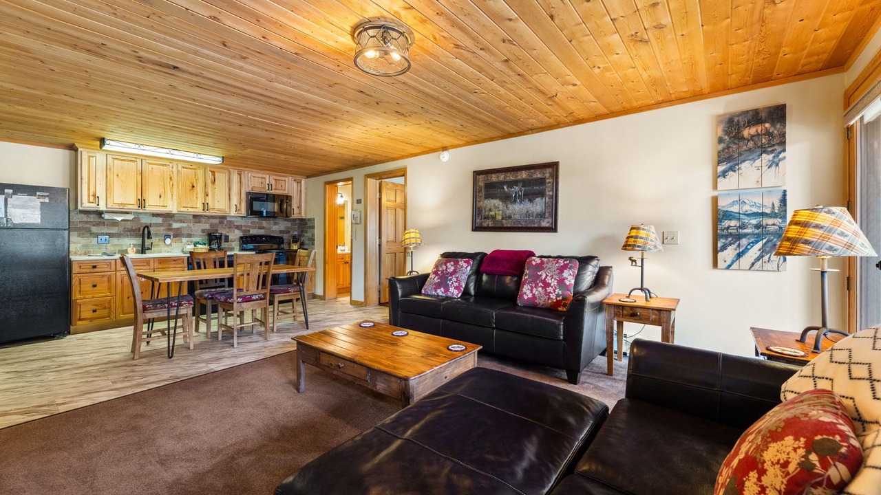 Photo of Livingroom in Fall River Estates