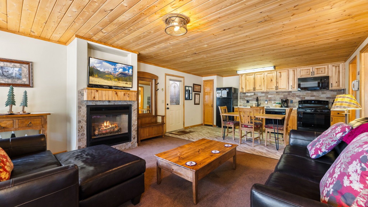 Photo of Livingroom in Fall River Estates