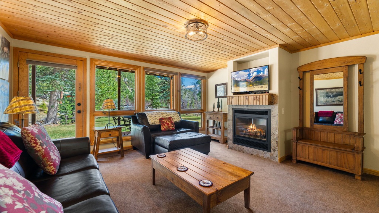 Photo of Livingroom in Fall River Estates