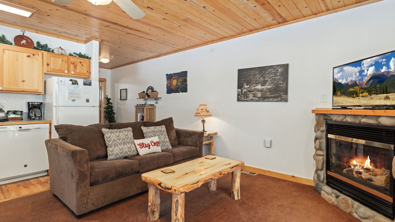 Photo of Livingroom in Fall River Estates
