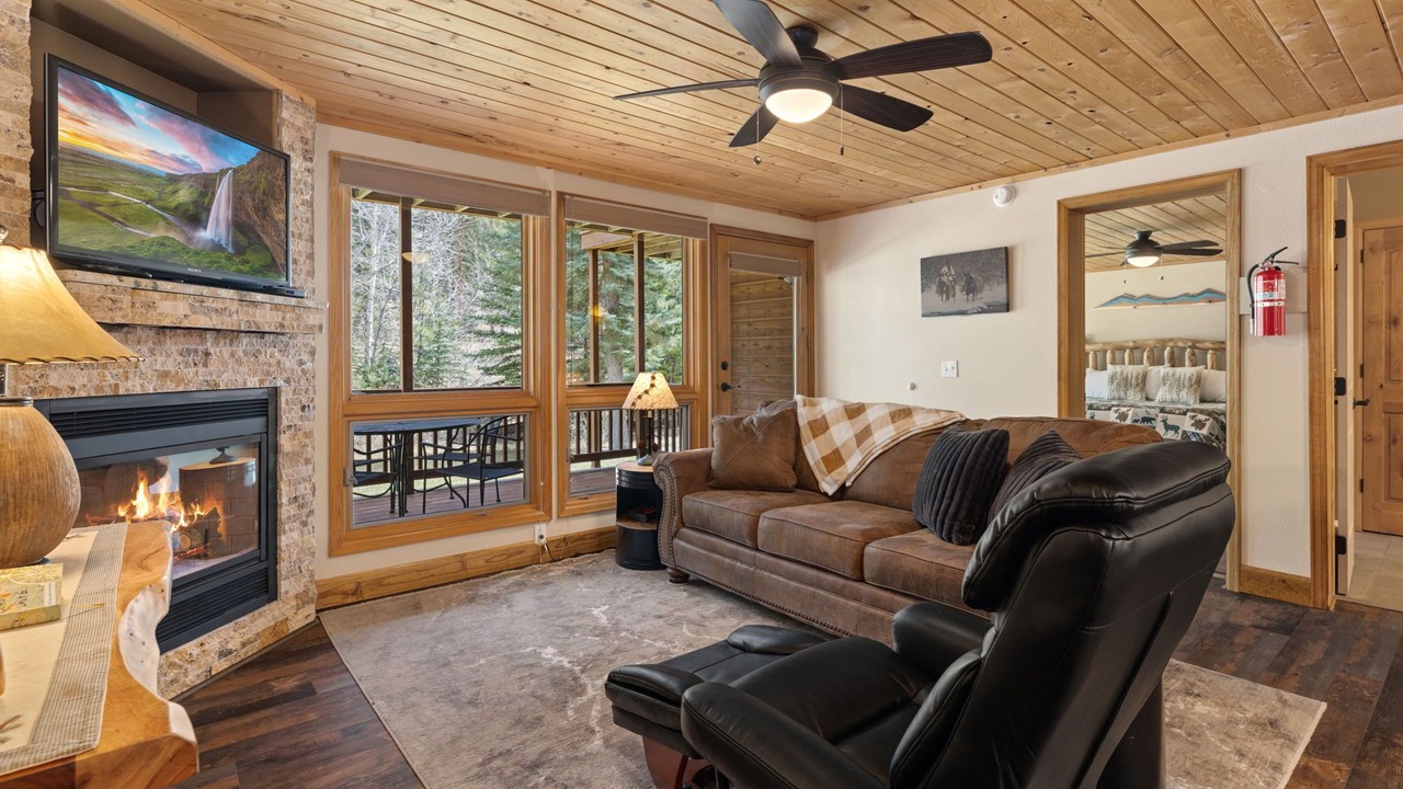 Photo of Livingroom in Fall River Estates