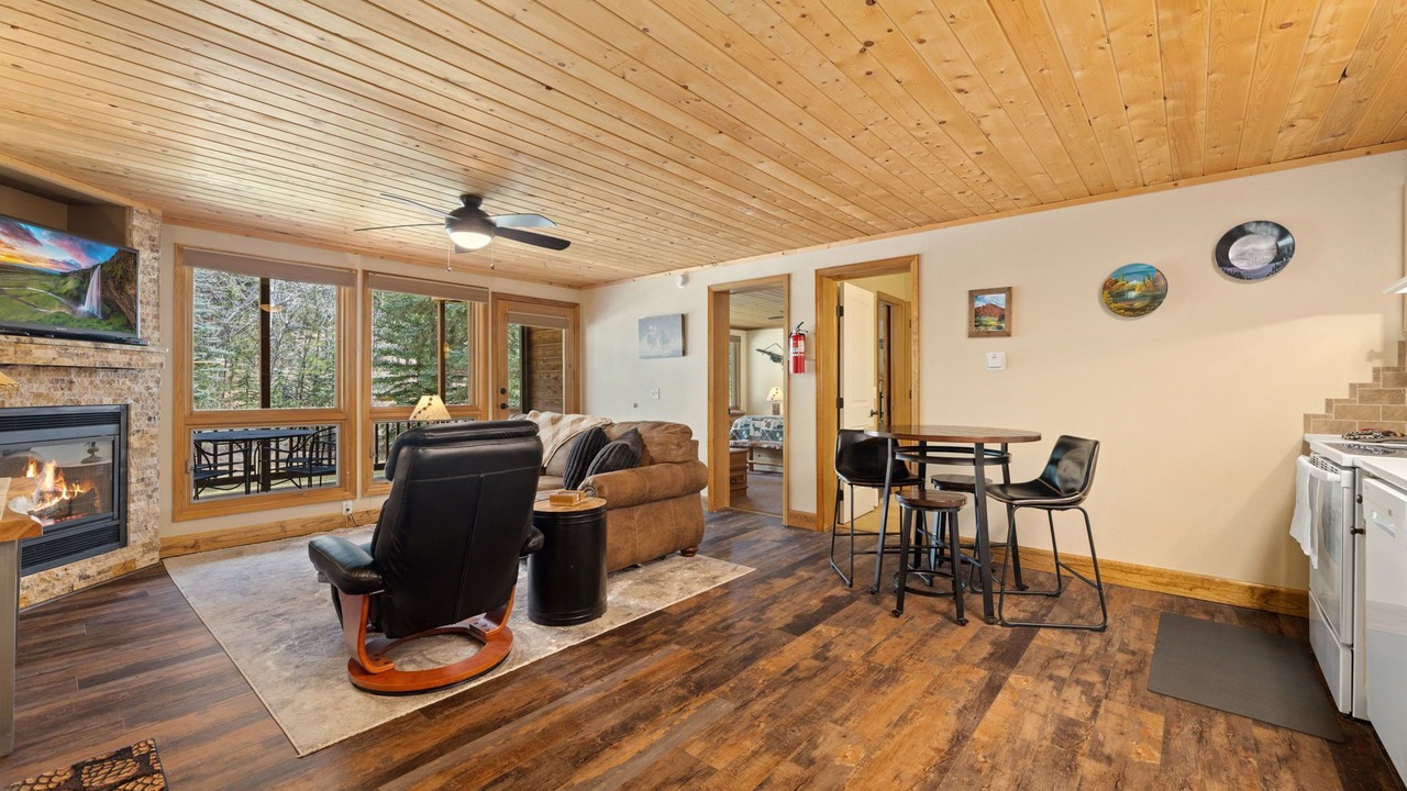 Photo of Livingroom in Fall River Estates