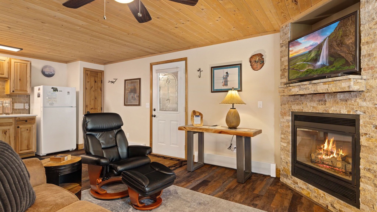 Photo of Livingroom in Fall River Estates
