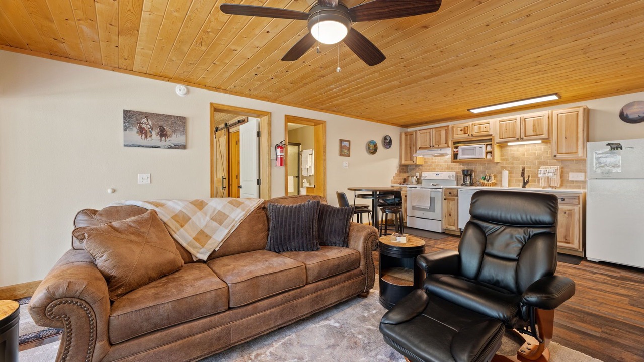 Photo of Livingroom in Fall River Estates