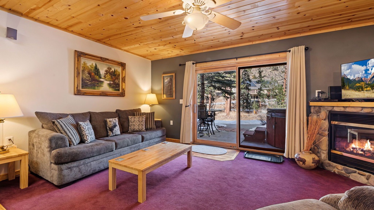 Photo of Livingroom in Fall River Estates