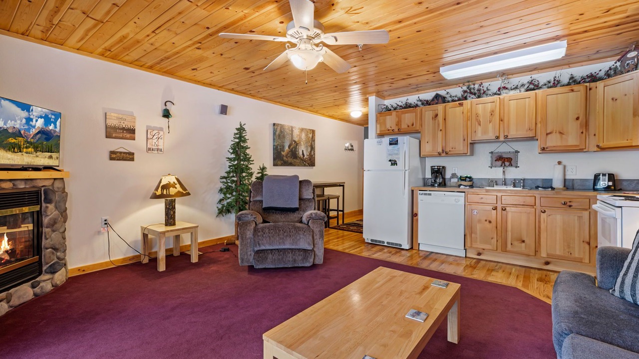 Photo of Livingroom in Fall River Estates