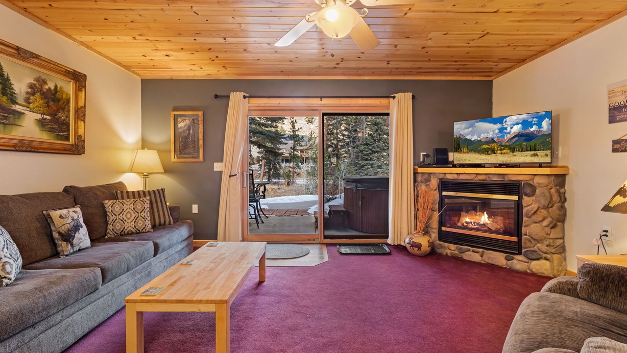 Photo of Livingroom in Fall River Estates
