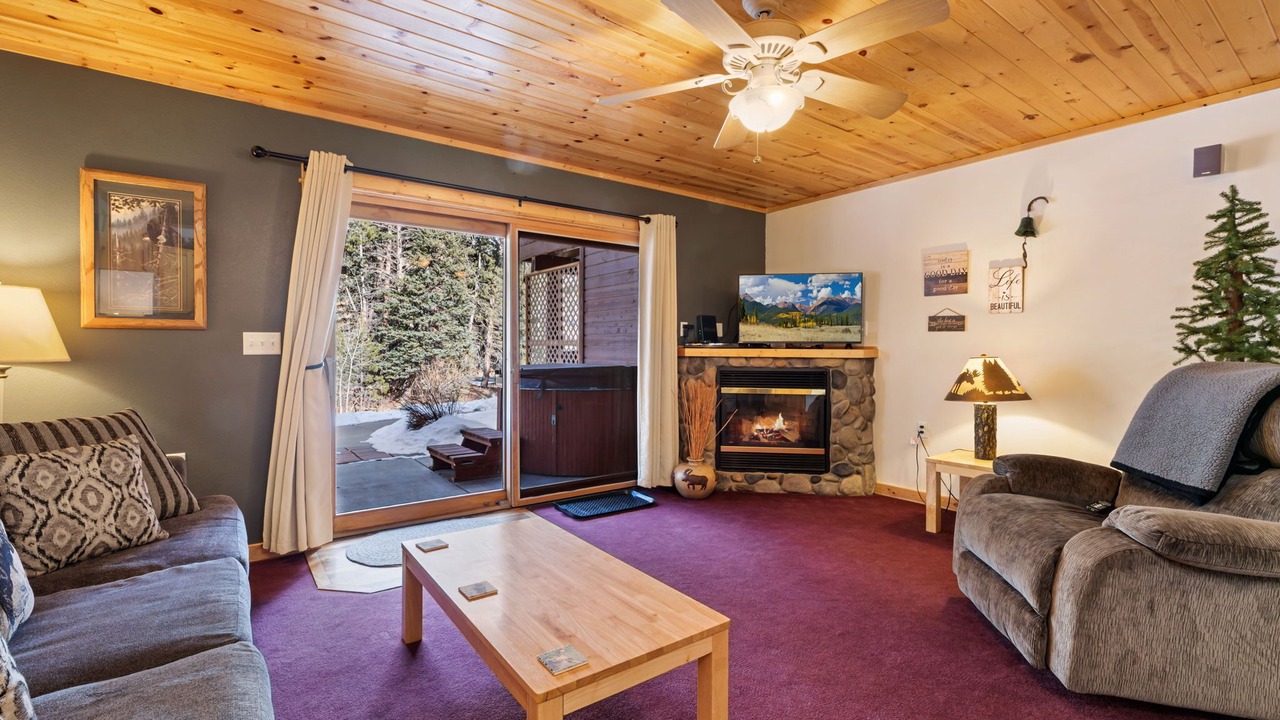 Photo of Livingroom in Fall River Estates