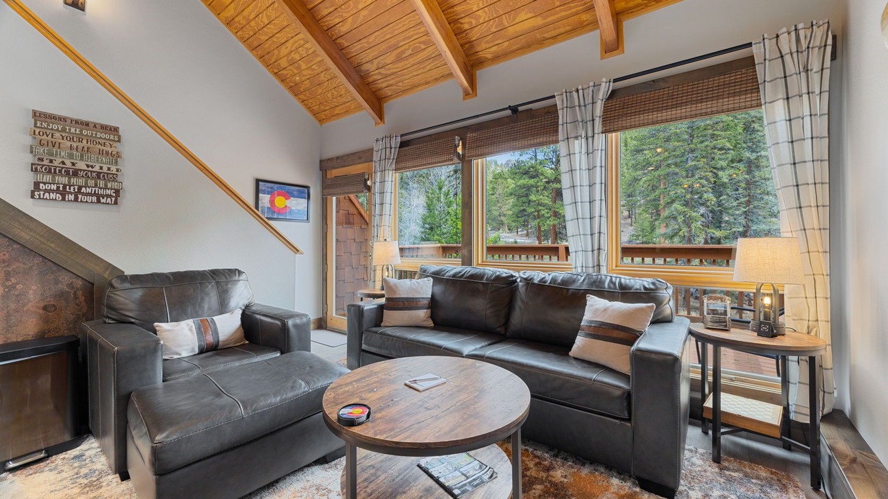 Photo of Livingroom in Fall River Estates