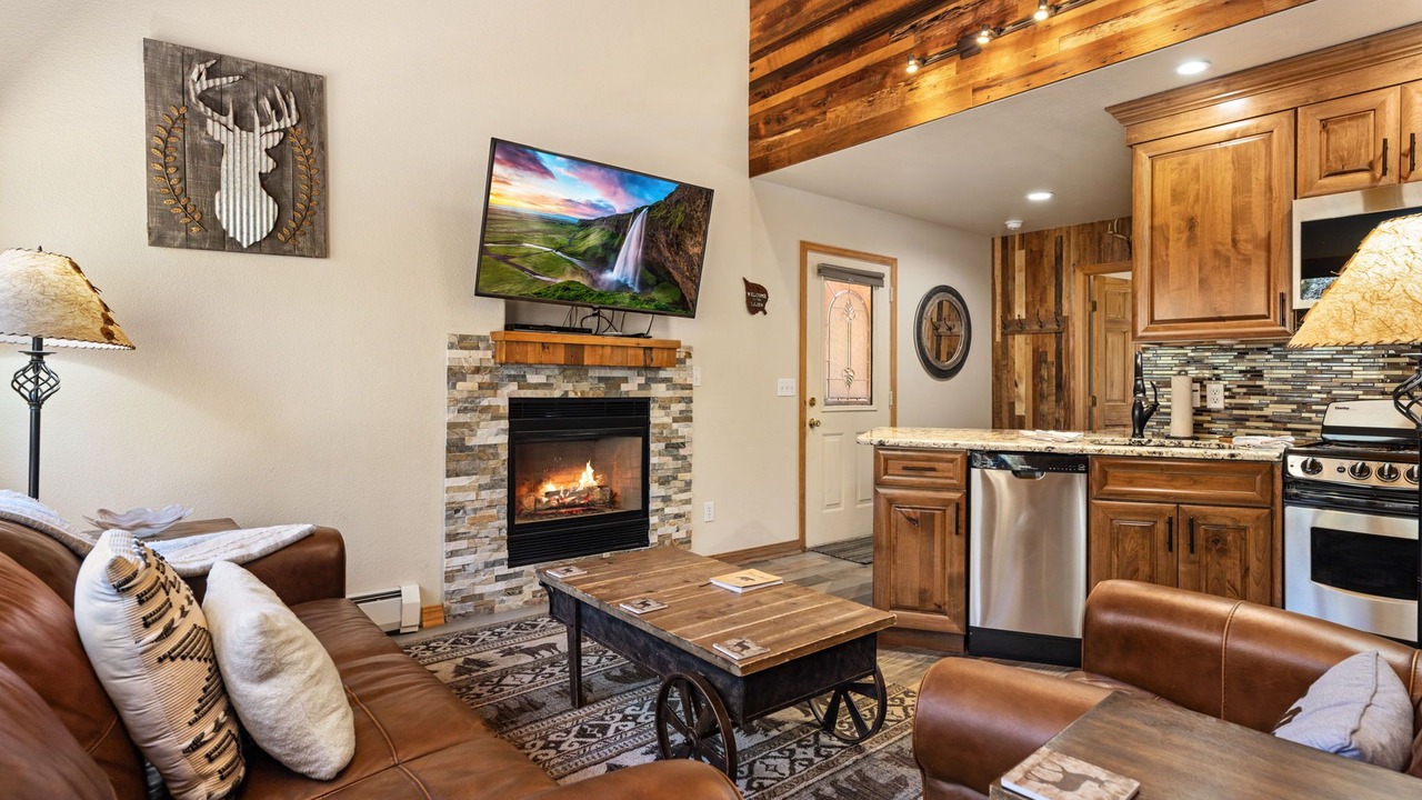 Photo of Livingroom in Fall River Estates