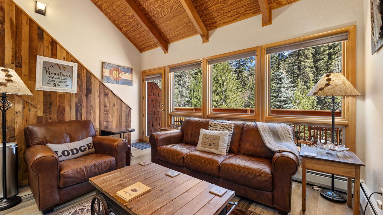 Photo of Livingroom in Fall River Estates