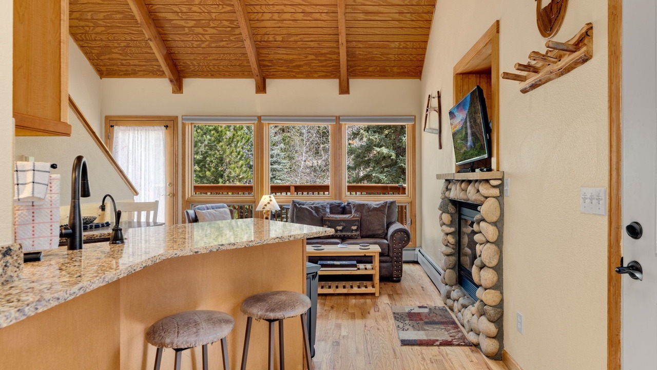 Photo of Livingroom in Fall River Estates