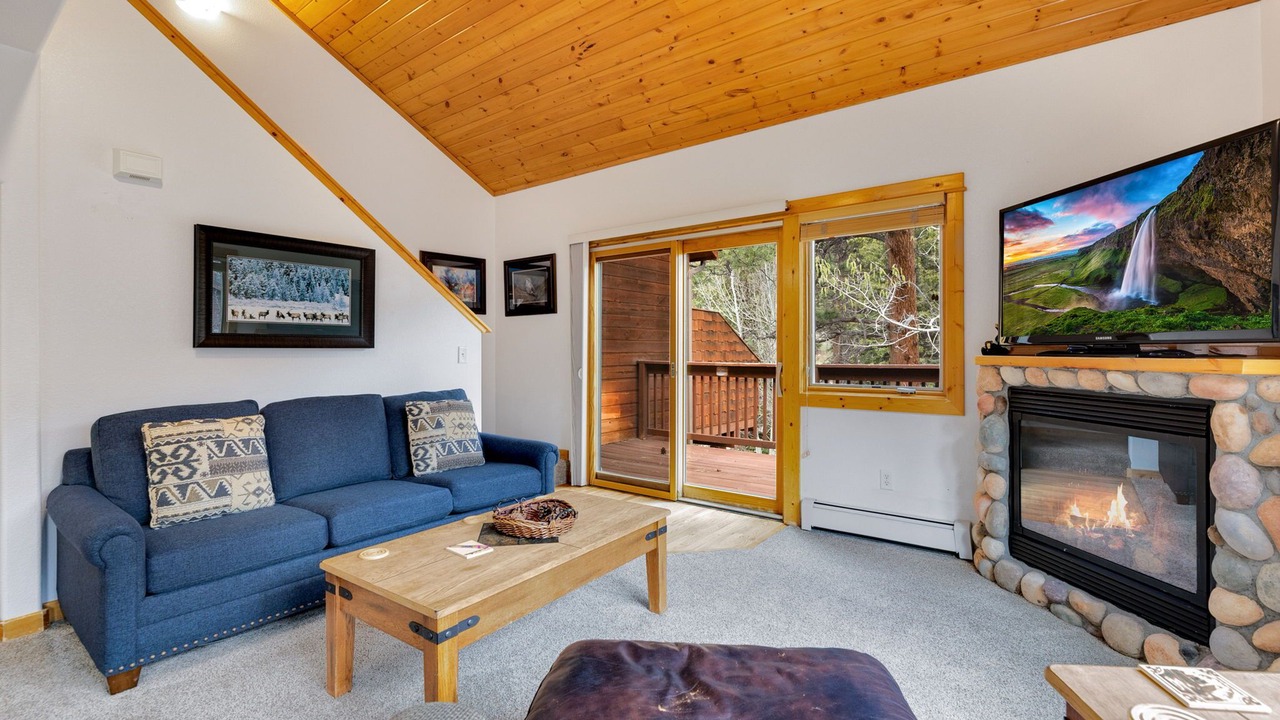 Photo of Livingroom in Fall River Estates