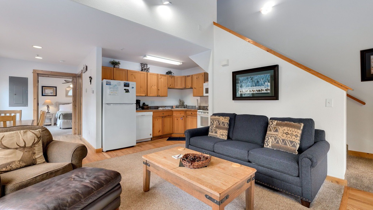 Photo of Livingroom in Fall River Estates