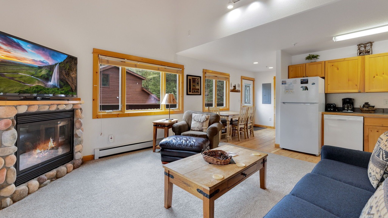 Photo of Livingroom in Fall River Estates