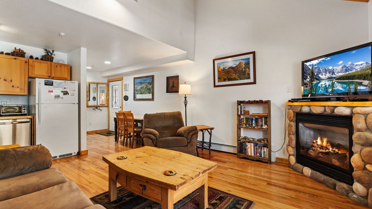 Photo of Livingroom in Fall River Estates