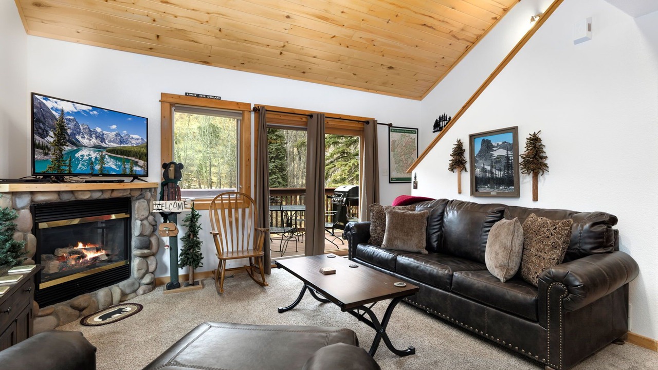 Photo of Livingroom in Fall River Estates