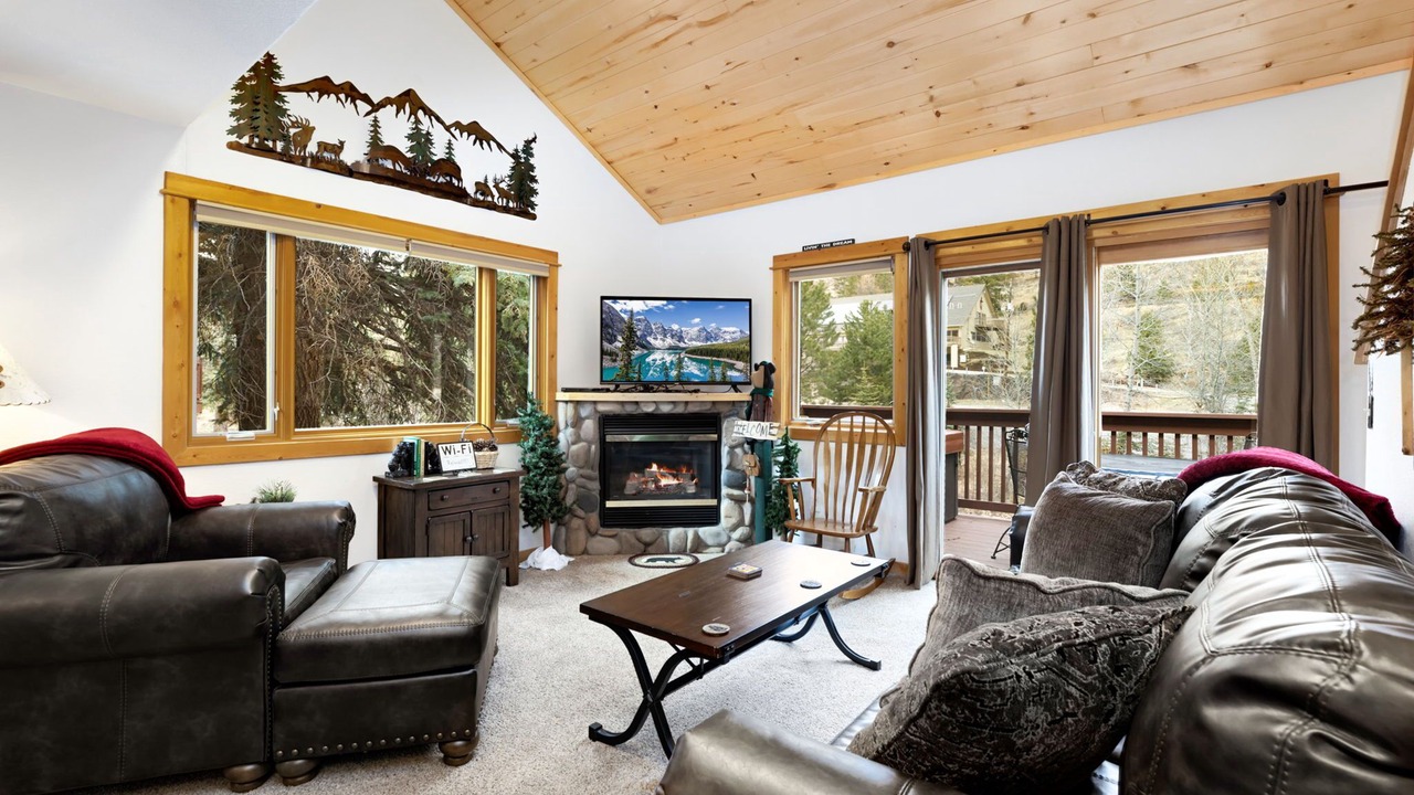 Photo of Livingroom in Fall River Estates