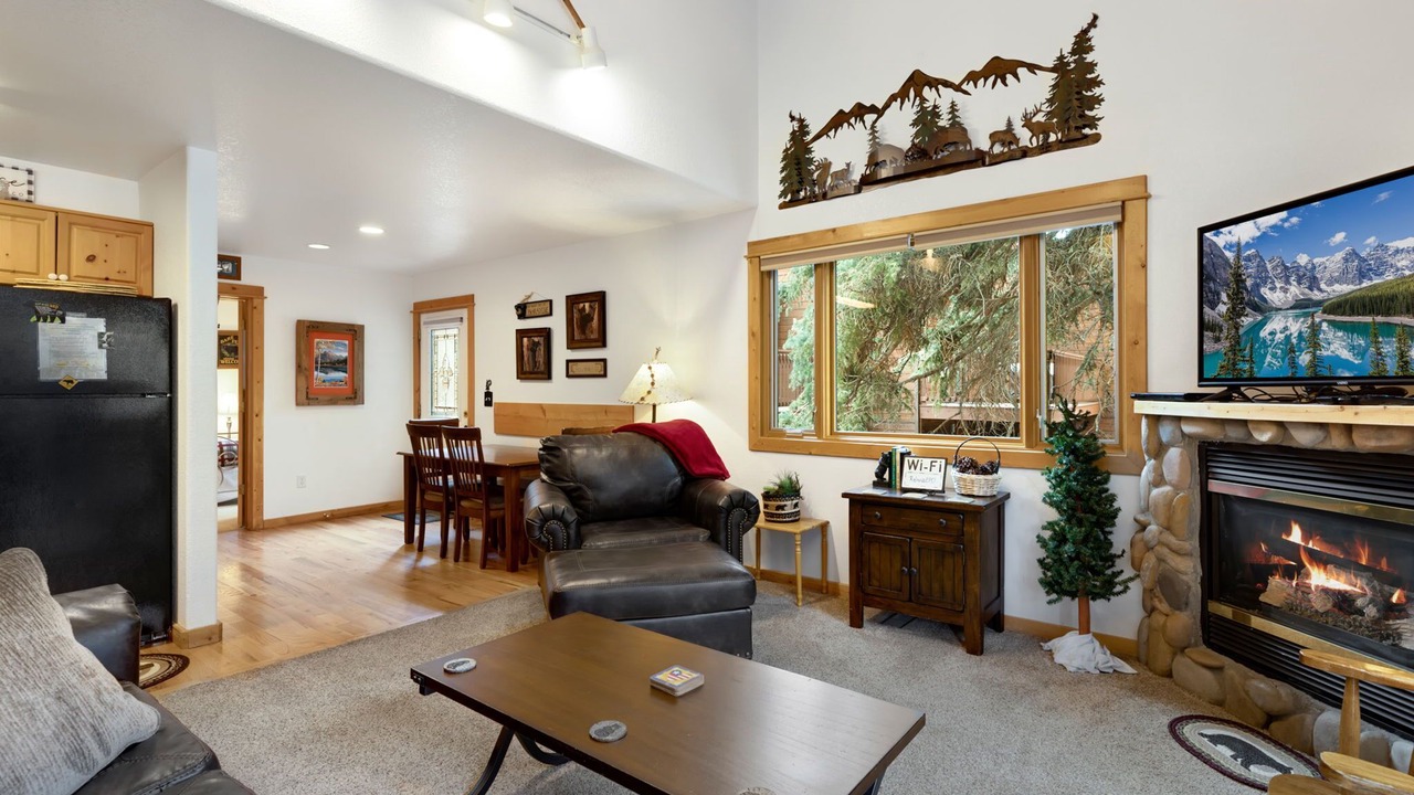 Photo of Livingroom in Fall River Estates