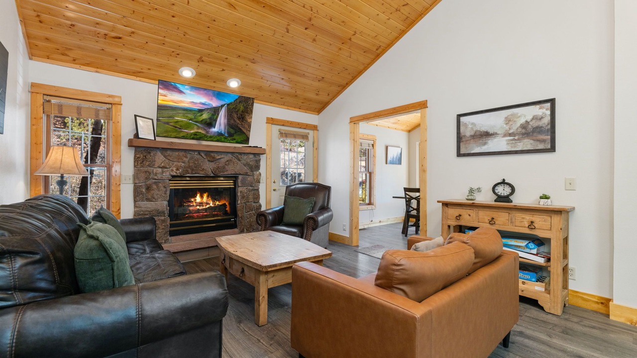 Photo of Livingroom in Fall River Estates