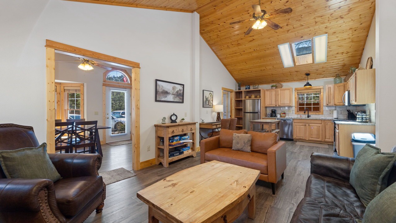 Photo of Livingroom in Fall River Estates