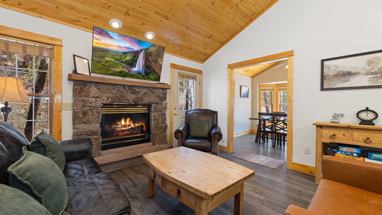 Photo of Livingroom in Fall River Estates