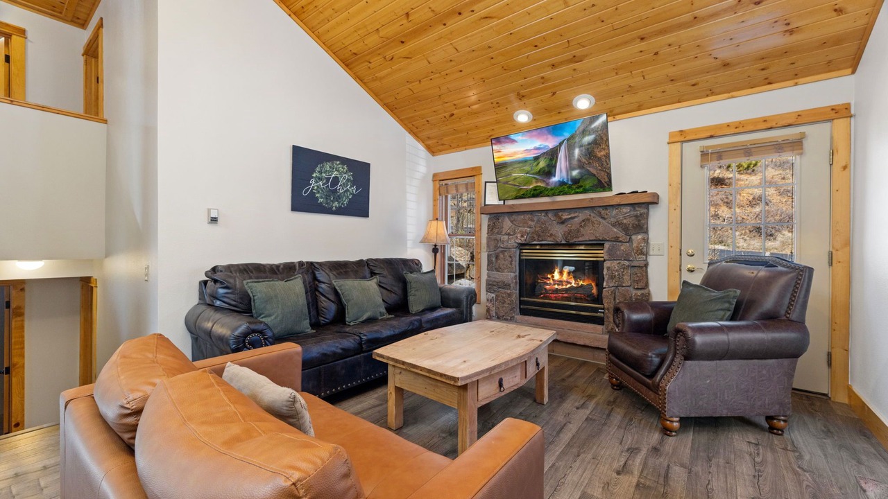 Photo of Livingroom in Fall River Estates