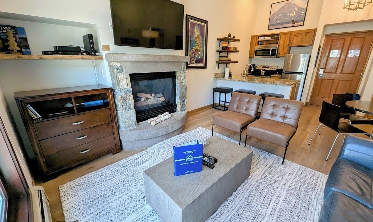 Photo of Livingroom in River Run