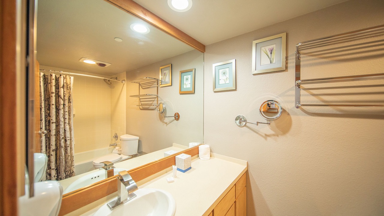 Photo of Bathroom in Lakeside Village