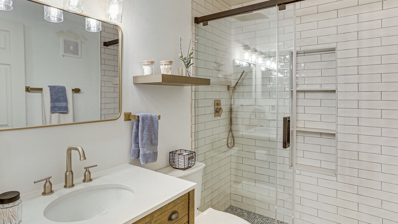 Photo of Bathroom in Edwards